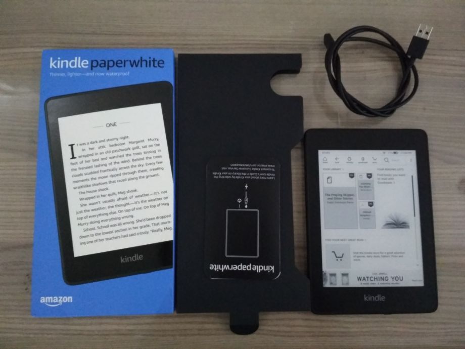 Contents of 2018 Kindle Paperwhite box